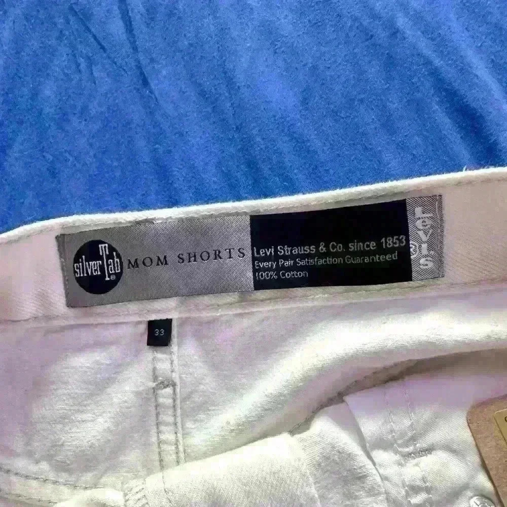 Levi's silver tab high-waisted mom shorts; white size 33; 100% cotton summer - Picture 4 of 4